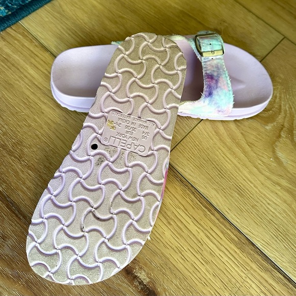 Capelli Girls size 3/4 tie die canvas sandals - Picture 6 of 6